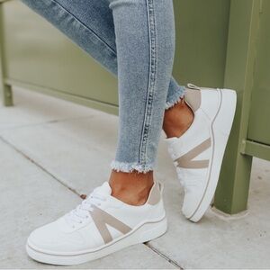 MIA Womens Alta Perforated‎ Lace Up Sneakers Casual Beige Off White Size 9.5